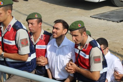 Darbeci alçaklar duruşmaya gülerek geldi