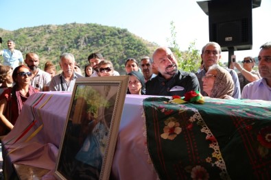 HDP'li Tuğluk'un Annesinin Cenazesi Tunceli'de Toprağa Verildi
