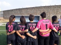 GENÇ KIZLAR - Kazada Kaybettikleri Takım Arkadaşlarının Ardından Maçlara 10 Kişi Çıkıyorlar