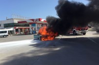 SÖNDÜRME TÜPÜ - Otomobil Akaryakıt İstasyonunda Alev Alev Yandı