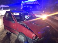 Otomobil Ambulansla Çarpıştı Açıklaması1'i Ağır 4 Yaralı