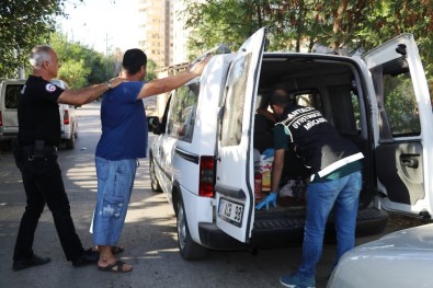 Zeytinköy'de 300 Polisle Uyuşturucu Denetimi