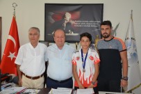 MURAT KAYA - Efeler Belediyesi Türkiye İkincisi Nefise'yi Ödüllendirecek