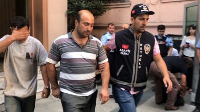 Karaköy Latin Katolik Kilisesi'ni Soyan Hırsızlar Yakalandı