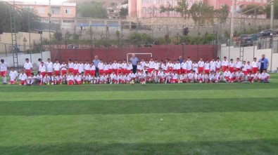 Kulp'ta 100 Çocuğa Spor Kıyafeti Dağıtıldı