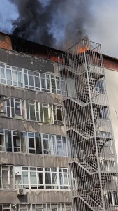 Özel Eğitim Kurumlarının Olduğu Binada Yangın Paniği
