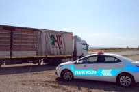 TIR ŞOFÖRÜ - Tır Şoförü Aracın Dorsesinde Saklanan Kaçak Göçmenleri Yakalattı