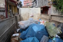 UMUT KURT - Adana'da Evden Bir Kamyon Çöp Çıktı