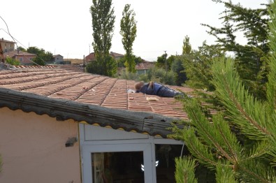 Çatıda Elektrik Akımına Kapılan Adam Öldü