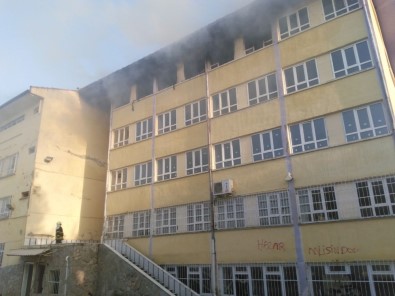 Kullanılmayan Okulda Çıkan Yangın Korkuttu