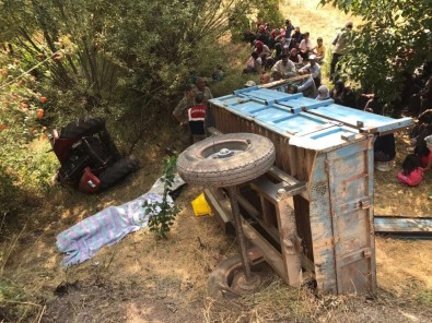 Traktör Şarampole Yuvarlandı Açıklaması 2 Ölü, 4 Yaralı