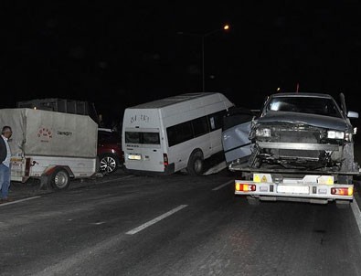 Afyonkarahisar'da trafik kazası: 11 yaralı