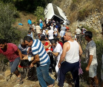 Tur Midibüsü Uçuruma Yuvarlandı Açıklaması 4 Ölü, 27 Yaralı