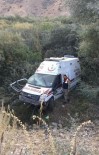 Ambulans Şarampole Devrildi Açıklaması 3 Yaralı