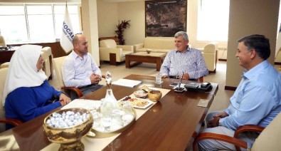 Başkan Karaosmanoğlu, Başiskele'deki Muhtarlarla Buluştu