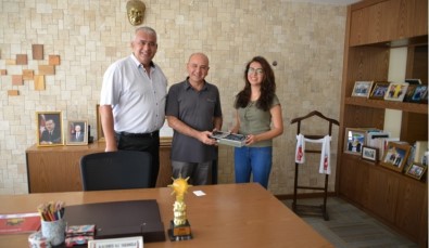 Başkan Saraoğlu, Tıp Fakültesi'ni Kazanan Öğrenciye Stetoskop Hediye Etti