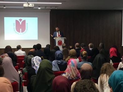 İbn Haldun Üniversitesi'nde İlk Dersi Rektör Şentürk Verdi