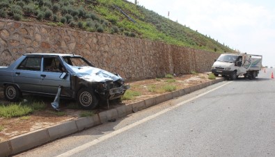 Otomobil Minibüse Çarptı Açıklaması 2 Yaralı