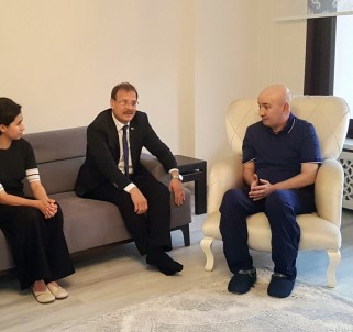 Başbakan Yardımcısı Çavuşoğlu, 15 Temmuz Kahramanı Turgut Aslan'ı Ziyaret Etti