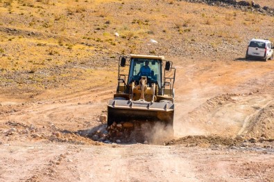Büyükşehir Belediyesi Yol Açma Çalışmalarına Devam Ediyor