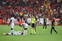 Es-Es taraftarı hakeme isyan etti