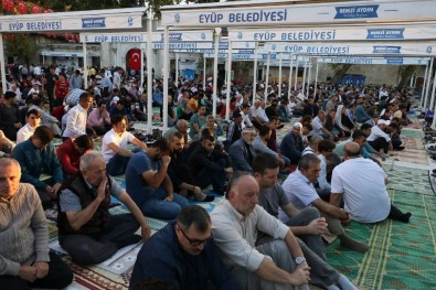 Eyüp'te Şehitler İçin Kurbanlar Kesildi