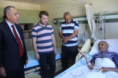 Hastanede Tedavi Görenlere Bayram Ziyareti