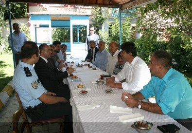 Pasinler'de Bayramlaşma Programı Öğretmenevi'nde Yapıldı