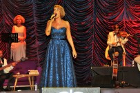 SILA GENÇOĞLU - Sıla gözlerini Ahmet Kural'dan ayıramadı