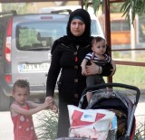 KİMLİK KARTI - Suriyeli Kadın 3 Çocuğuyla Kalacak Yer Bulamadı