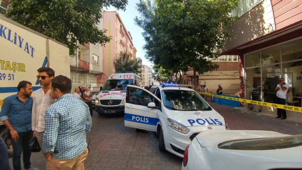 Bayram günü karısını bıçaklayarak öldürdü