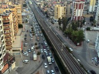 TAKSİ ŞOFÖRÜ - Adana Trafiği İstanbul Trafiğiyle Yarışıyor