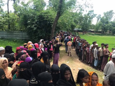 Bangladeş'te Rohingya Müslümanlarının Kampları Görüntülendi