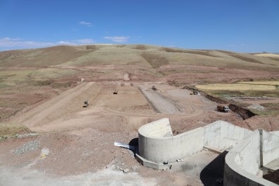 Erzincan Çatakdere Gölet'inde Çalışmalar Devam Ediyor