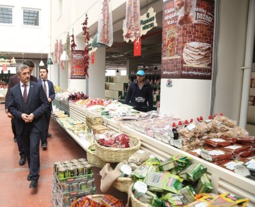 Köy Pazarına Vatandaşlardan Yoğun İlgi