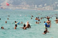 KLEOPATRA - Plajlar Turistlere Kaldı