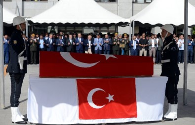 Şehit Polis Aybek İçin İstanbul Emniyet Müdürlüğü'nde Tören Düzenlendi