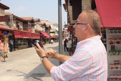 Side Esnafı Tahsilat İçin Pos Cihazına Sokakta Hat Bulmaya Çalışıyor