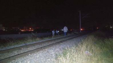 Trenin Çarptığı Genç Hayatını Kaybetti