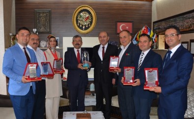 Türkiye Birinciliği Getiren Proje Ekibine Ödül