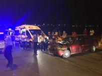 FARUK ŞIMŞEK - Üç Aracın Karıştığı Kazada 5 Kişi Yaralandı