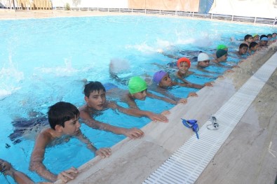 Yüzmeyi Turgutlu Belediyesi'yle Öğrendiler