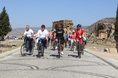 52 Ülkeden 300'E Yakın Katılımcı Antik Kentte Bisiklet Turuna Katıldı