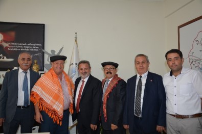 Aydın'da Yılın Ahisi'nden Başkan Özakcan'a Hediye