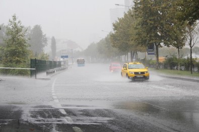 İstanbul'da Beklenen Yağmur Başladı