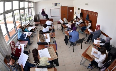 Öğretmen Adayları KOMEK Ve ASEM'de Yeni Açılan Merkezler İçin Ter Döktü