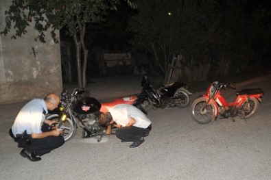Polisi Görünce Motosikletleri Bırakıp Kaçtılar