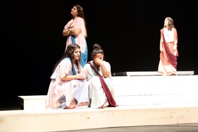 Tiyatro Atölyesi Öğrencileri 'Lysistrata' Oyununu Sahneleyecek
