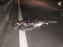 AŞIRI HIZ - Trafik Kazasında Ehliyetsiz Motosiklet Sürücüsü Hayatını Kaybetti