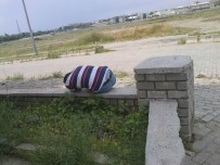 UYUŞTURUCU TRAFİĞİ - Uyuşturucu Satışı Ve Bağımlılarının Merkezi Haline Gelen Mahallenin Sakinleri Tedirgin